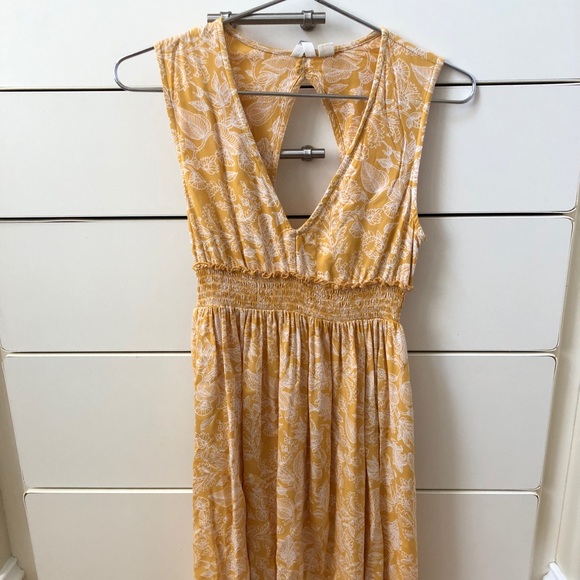 Roxy Dresses & Skirts - Roxy XS floral yellow short dress